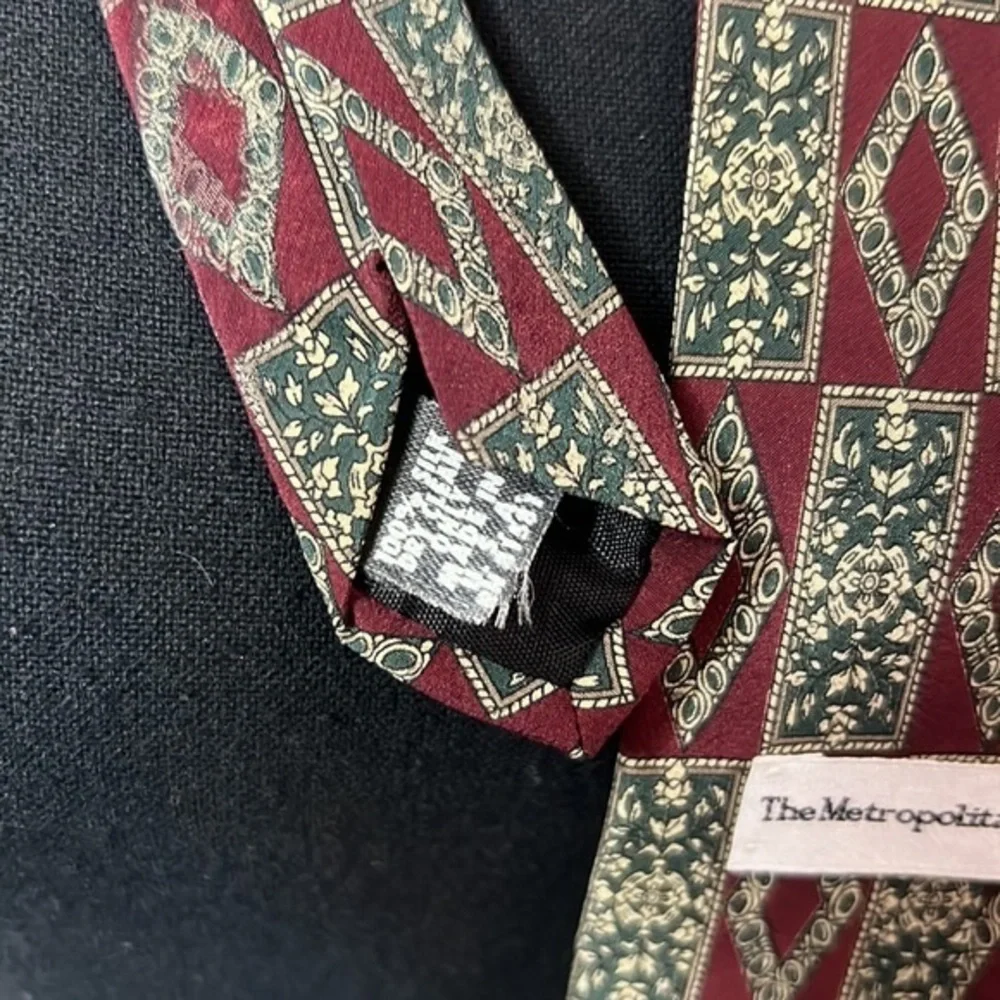 THE‎ METROPOLITAN MUSEUM OF ART SILK TIE
